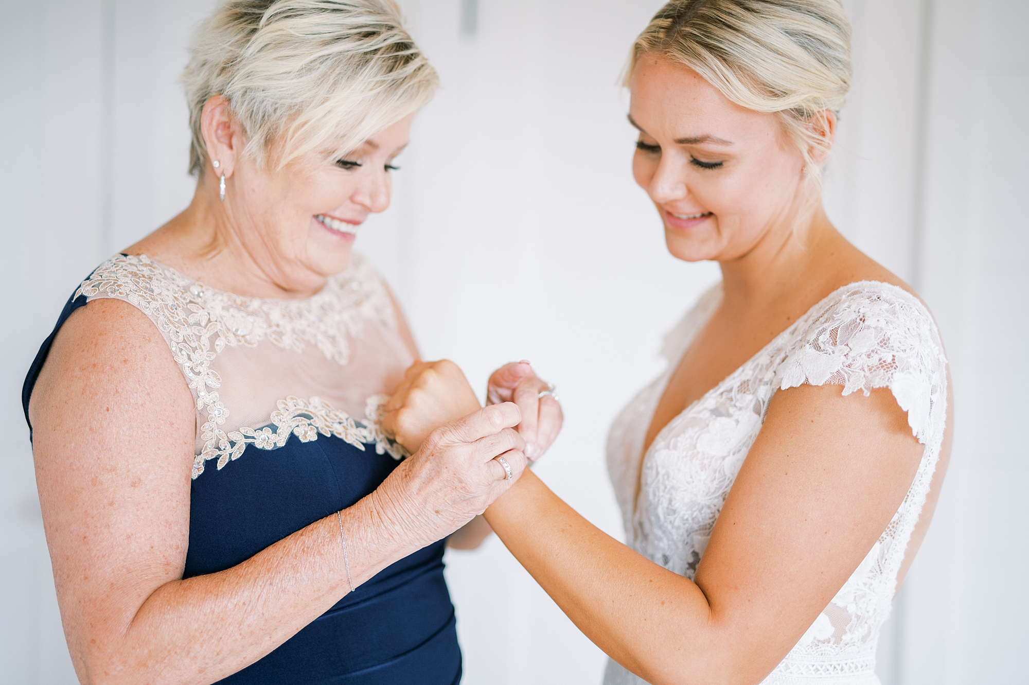 bride's mom helping her with bracelet 
