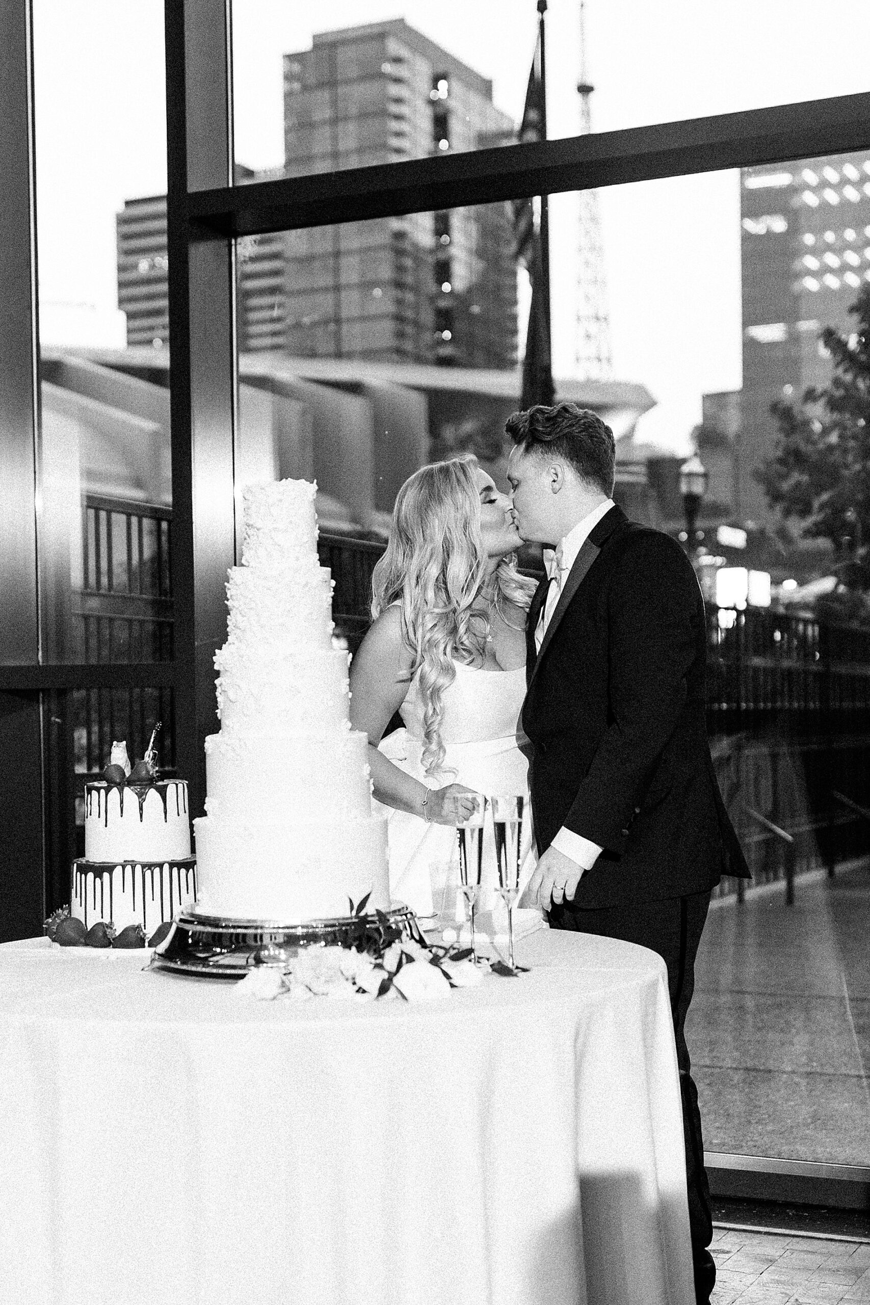 Elegant Nashville Wedding at The Country Music Hall of Fame