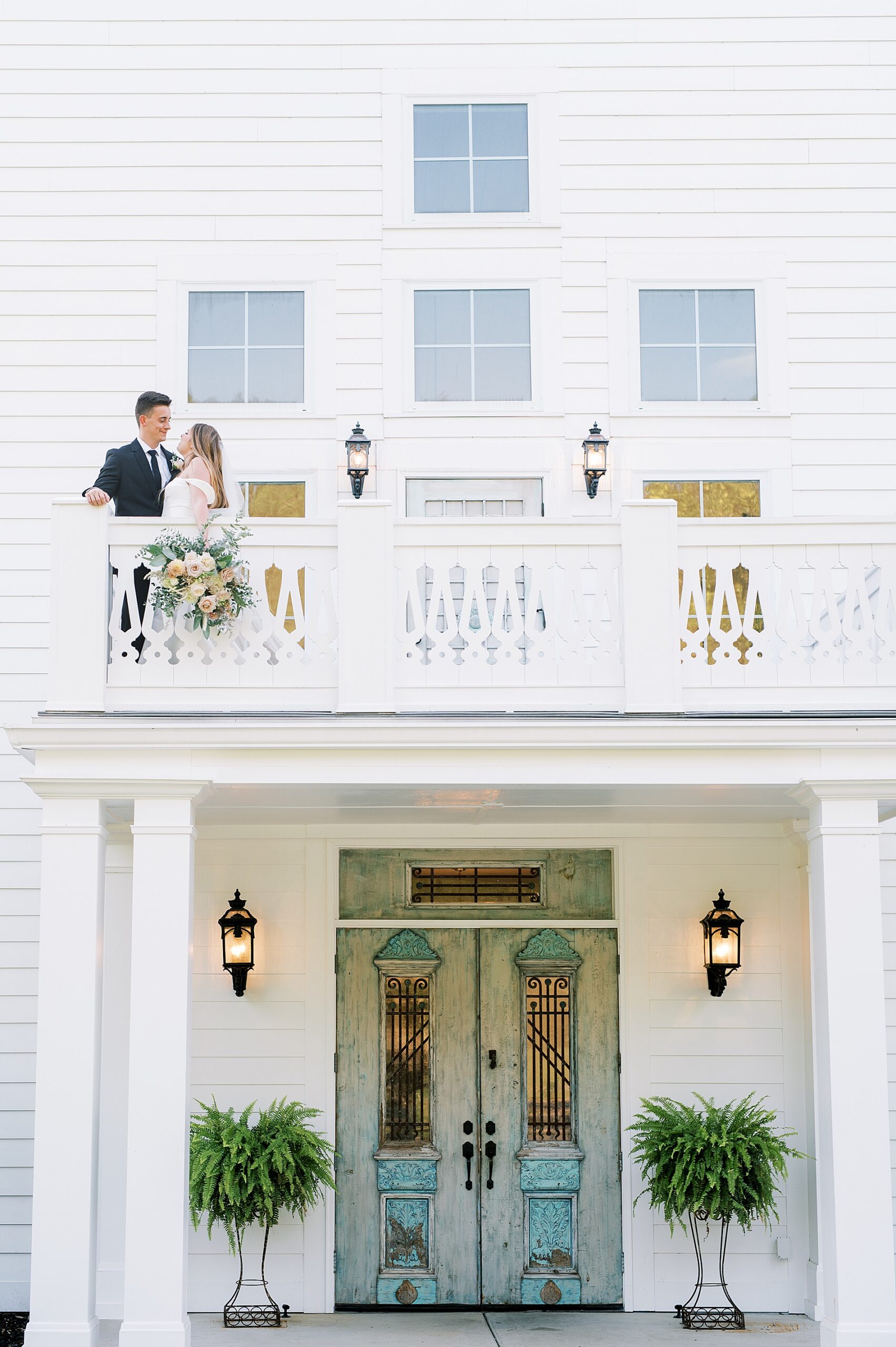 newlyweds on balcony of Harvest Hollow Wedding venue in Alabama