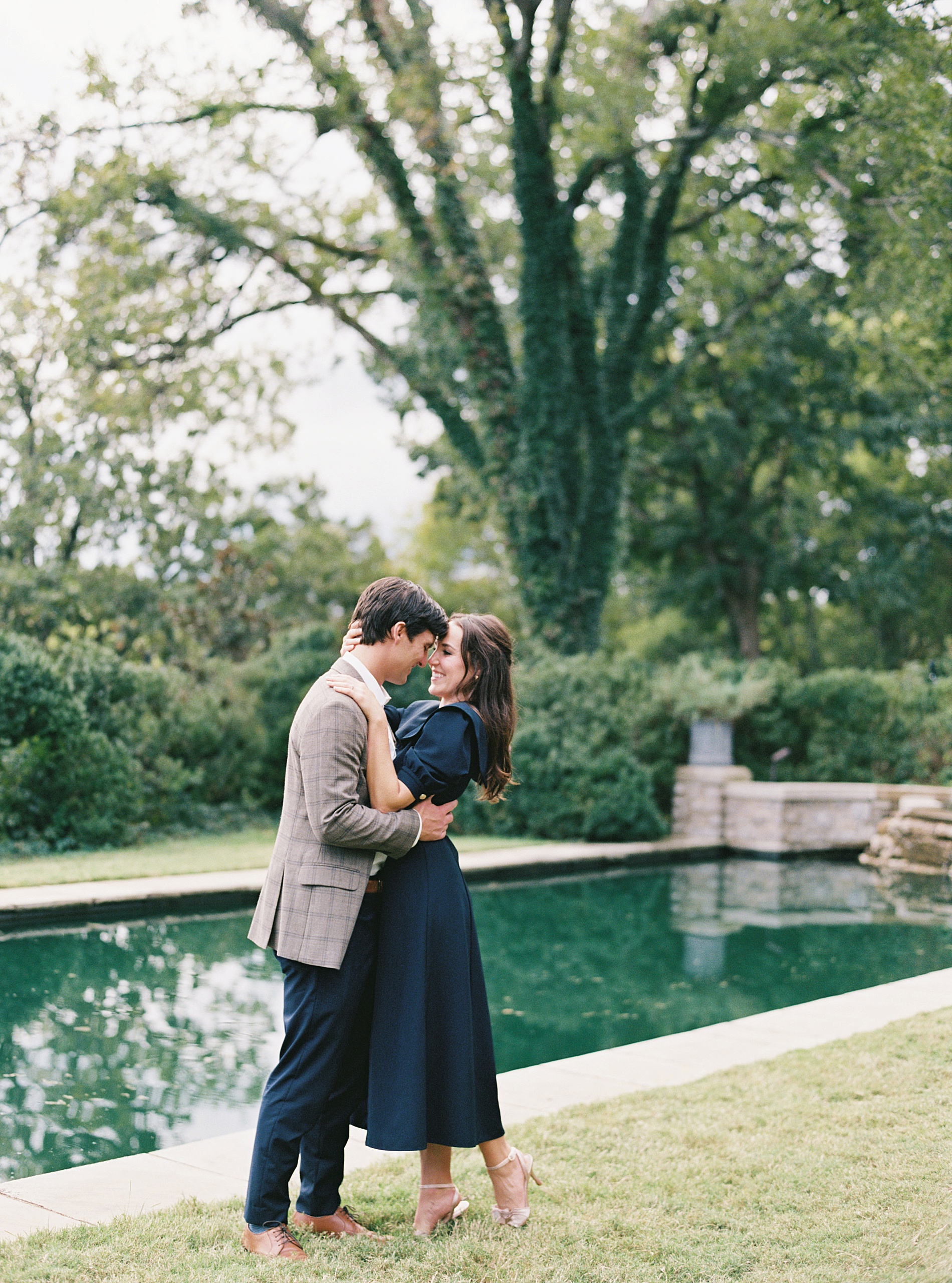 Romantic Nashville Engagement at Cheekwood Estate & Gardens