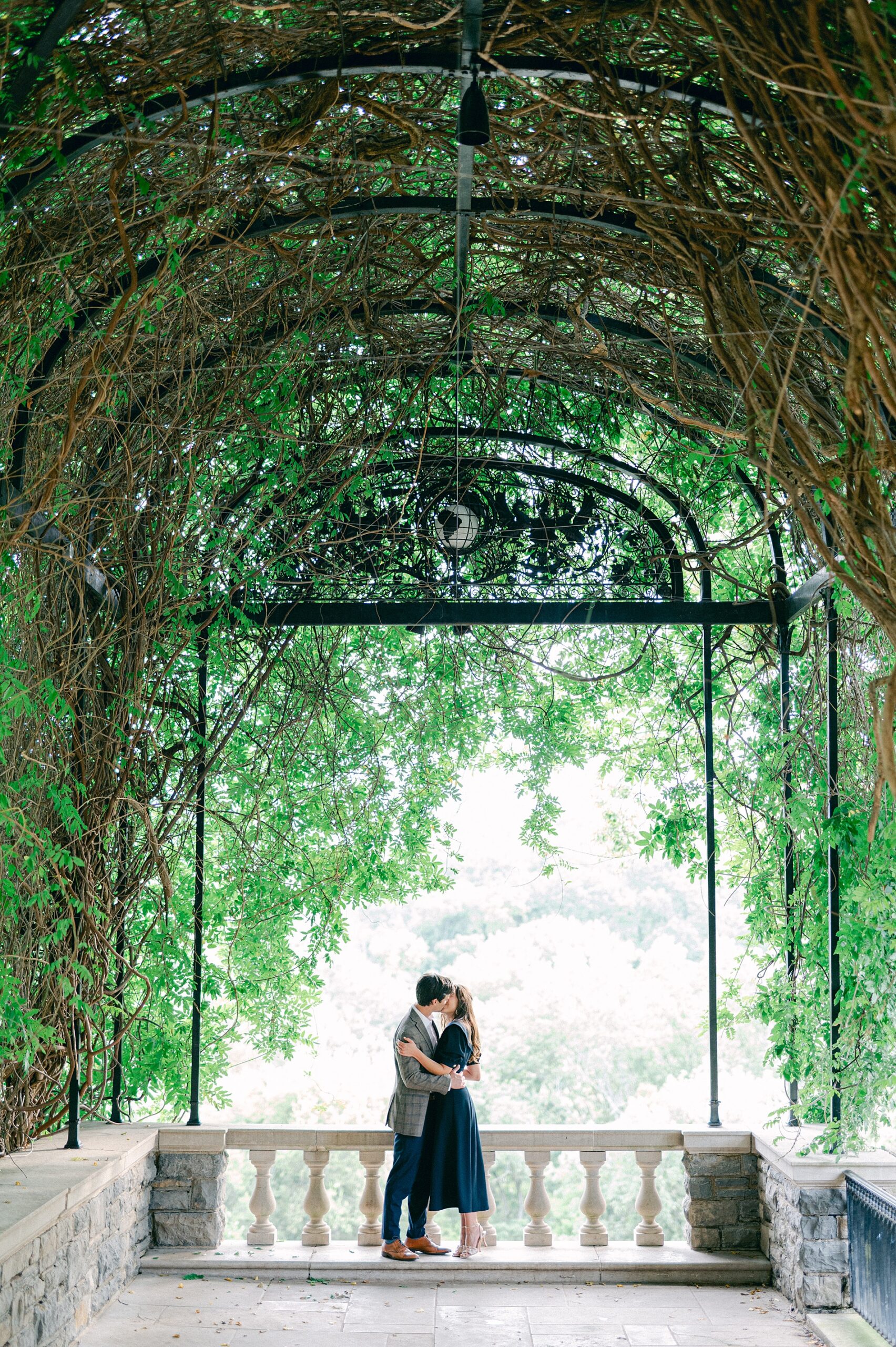 couple kiss during Nashville Engagement at Cheekwood Estate & Gardens